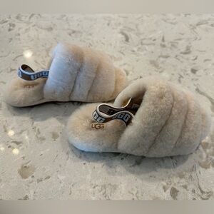 NWOT! Toddler/Kids Ugg Fluff Yeah slides/slippers size: 11.